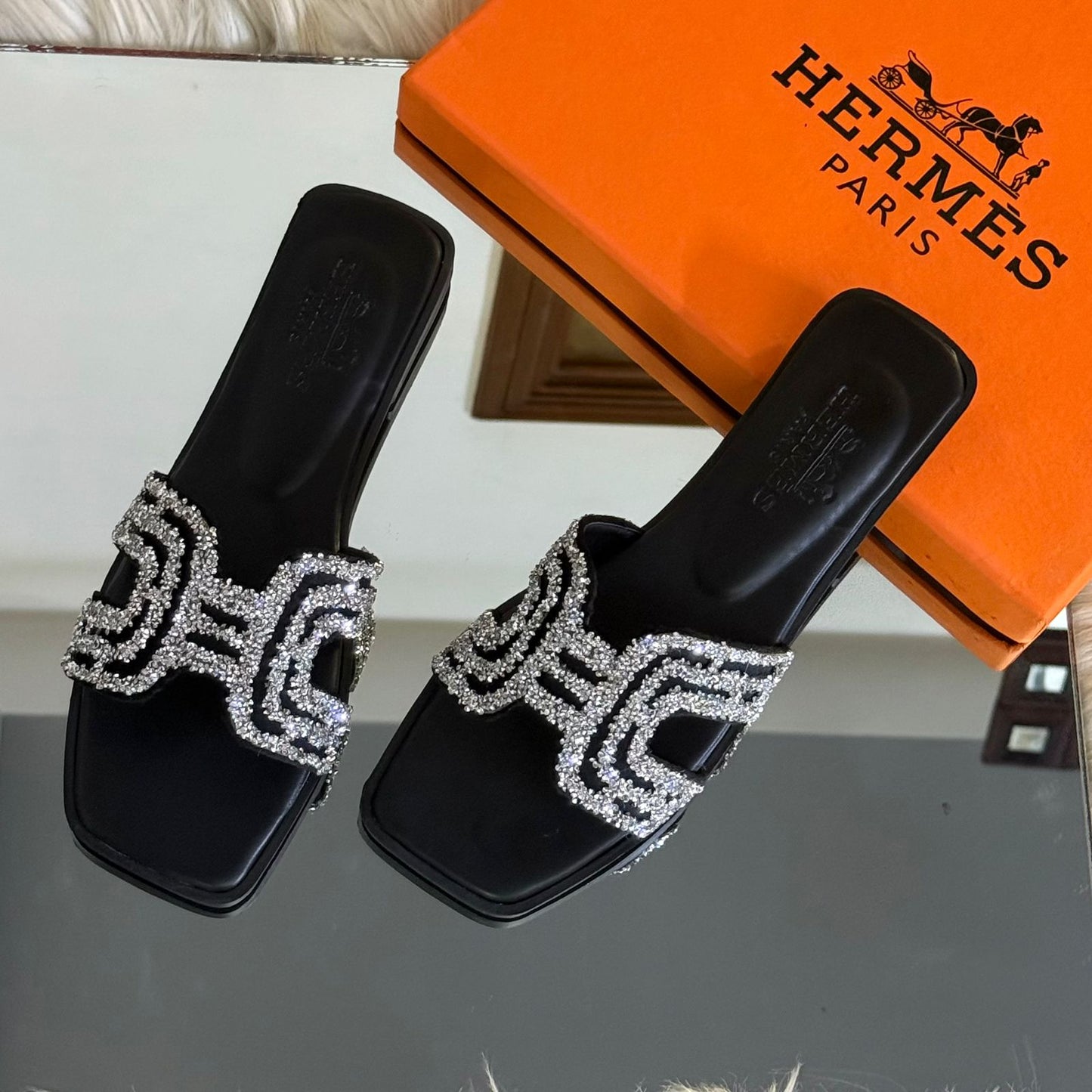 HERMES – Medicated & Soft Slippers (Black)