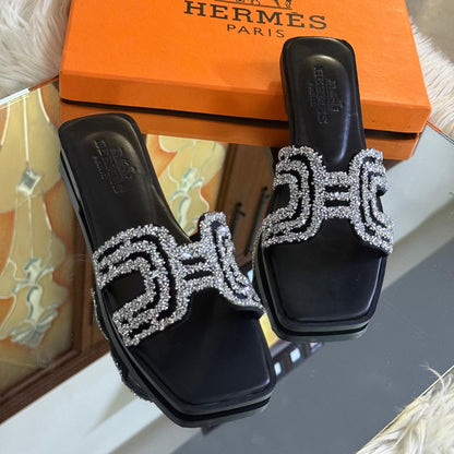 HERMES – Medicated & Soft Slippers (Black)