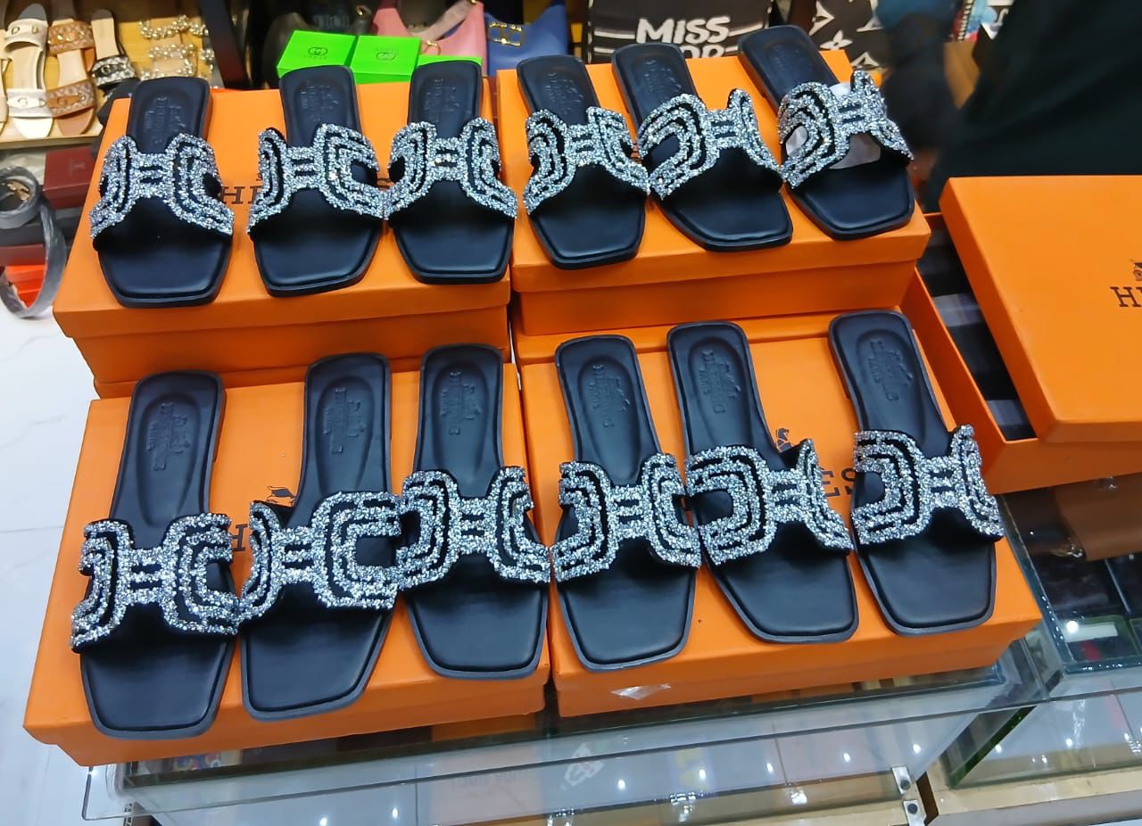 HERMES – Medicated & Soft Slippers (Black)
