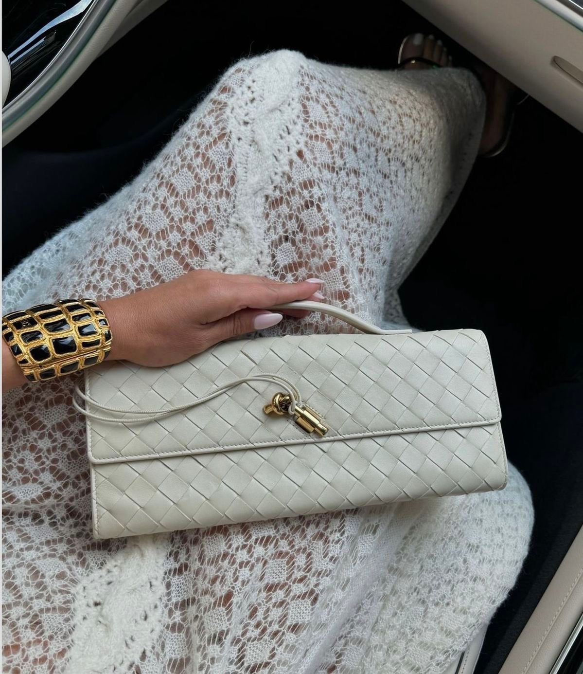 Bottega Veneta Andiamo Clutch Bag – 31cm (White)