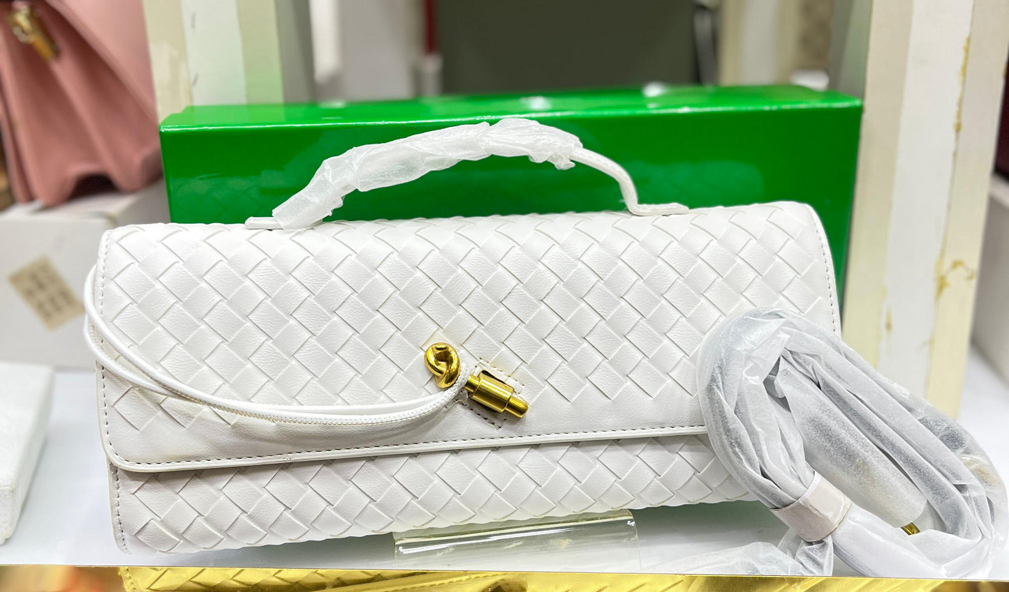 Bottega Veneta Andiamo Clutch Bag – 31cm (White)