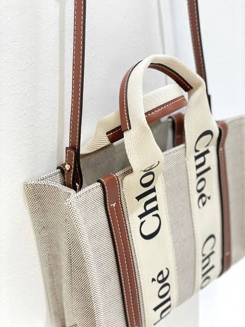 CHLOÉ Woody Tote Bag in Linen – Women Bag (Off White)