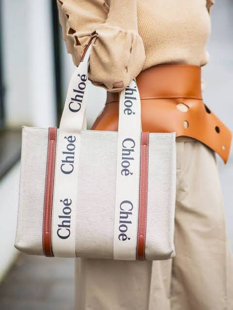 CHLOÉ Woody Tote Bag in Linen – Women Bag (Off White)