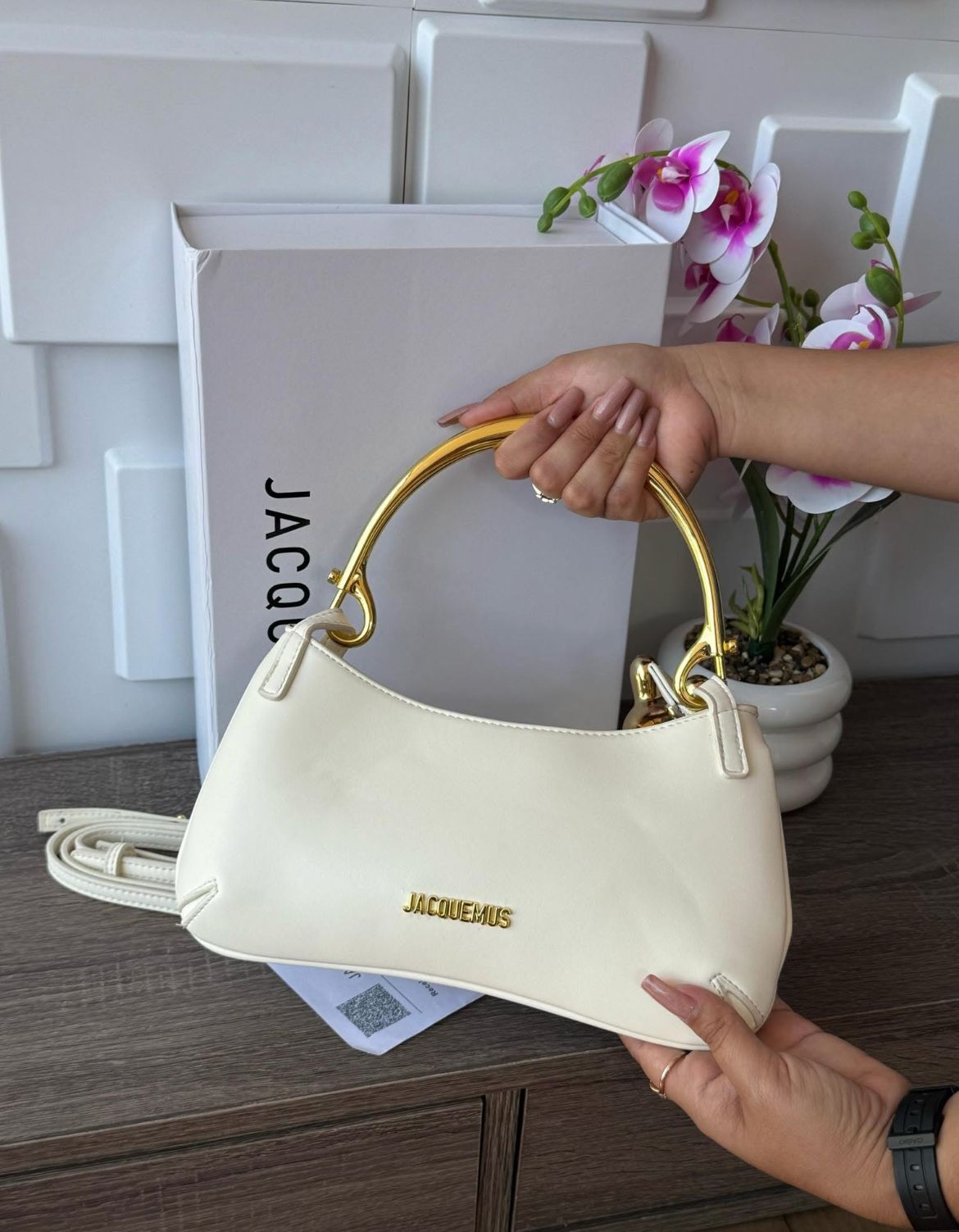 JACQUEMUS – Le Bisou Mousqueton Women Bag (White)