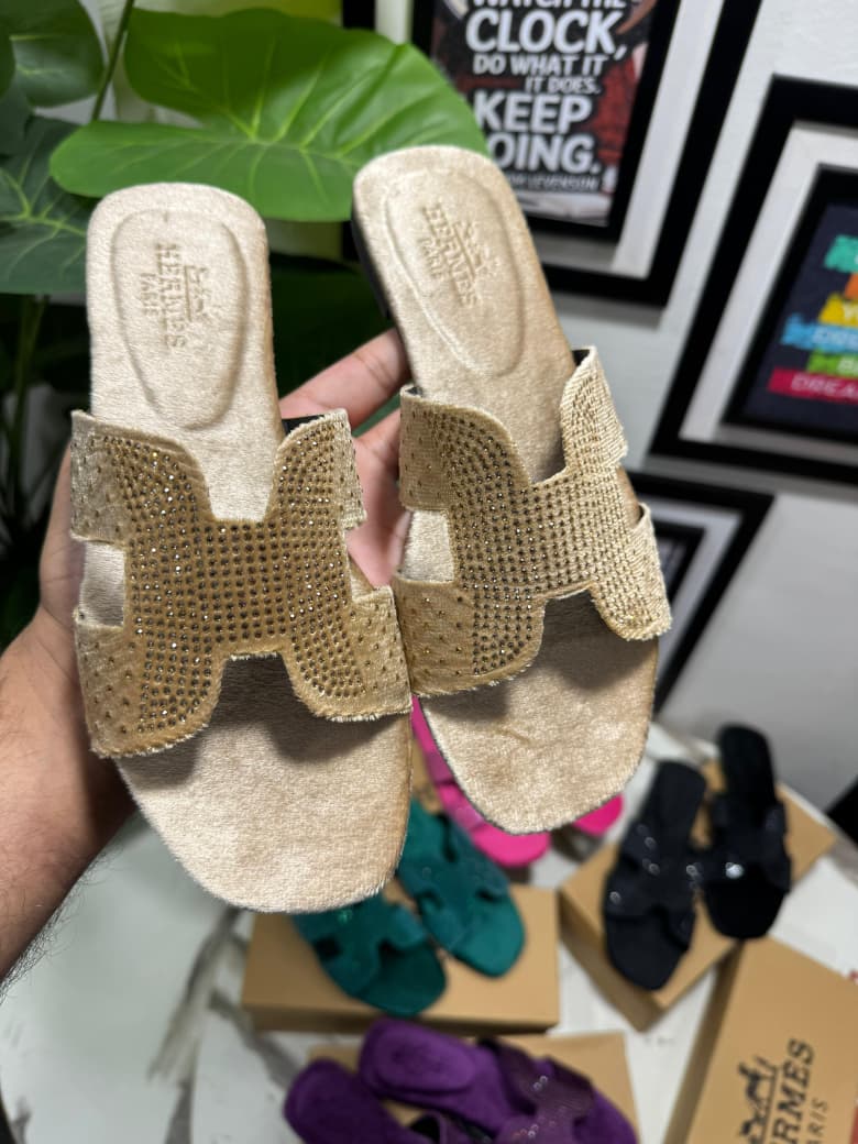 HERMÈS – New Arrival Women Stone Flats (Beige)