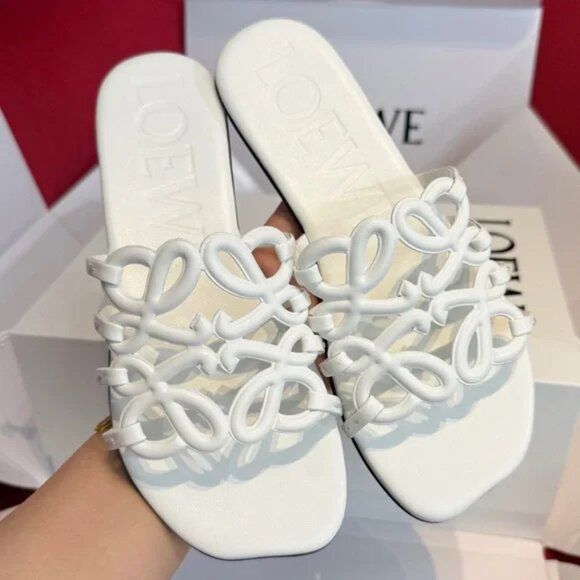 LOEWE PETAL ANAGRAM – Women Slide Sandals (White)