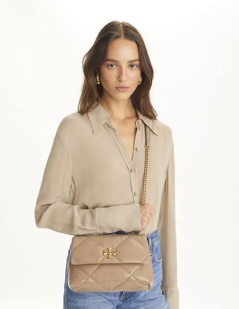 TORY BURCH KIRA DIAMOND QUILT – Women Convertible Shoulder Bag (Brown)