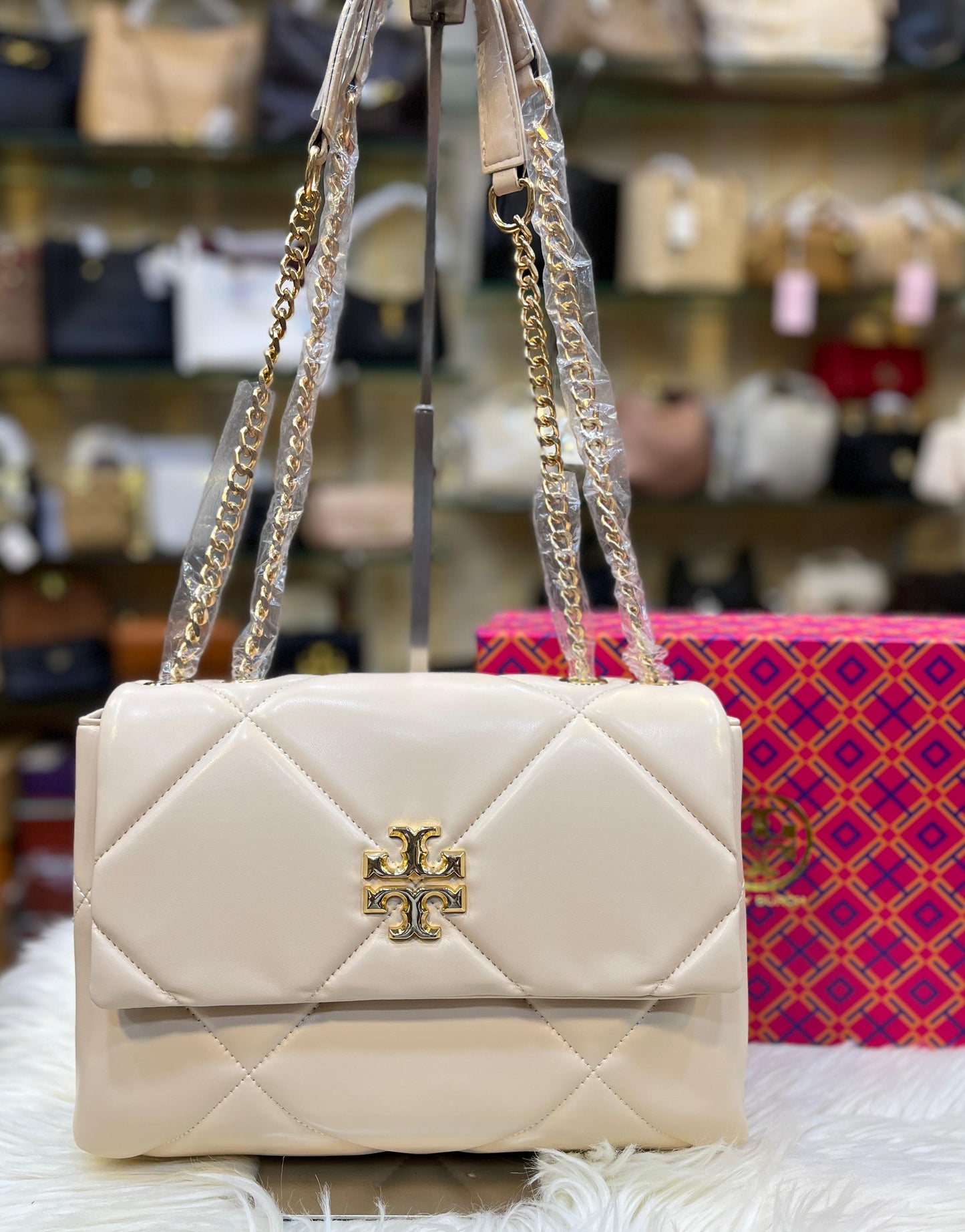 TORY BURCH KIRA DIAMOND QUILT – Women Convertible Shoulder Bag (Cream)