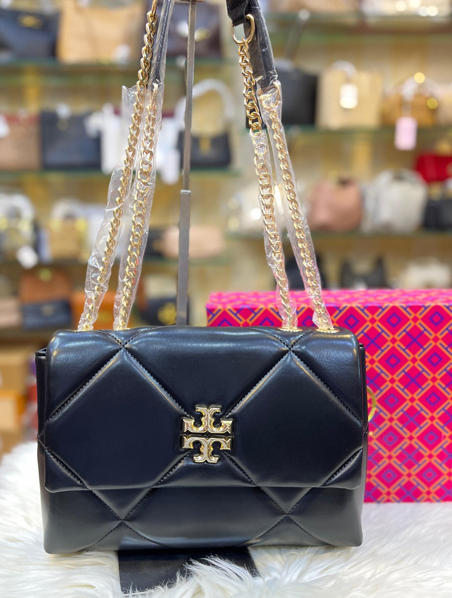 TORY BURCH KIRA DIAMOND QUILT – Women Convertible Shoulder Bag (Black)