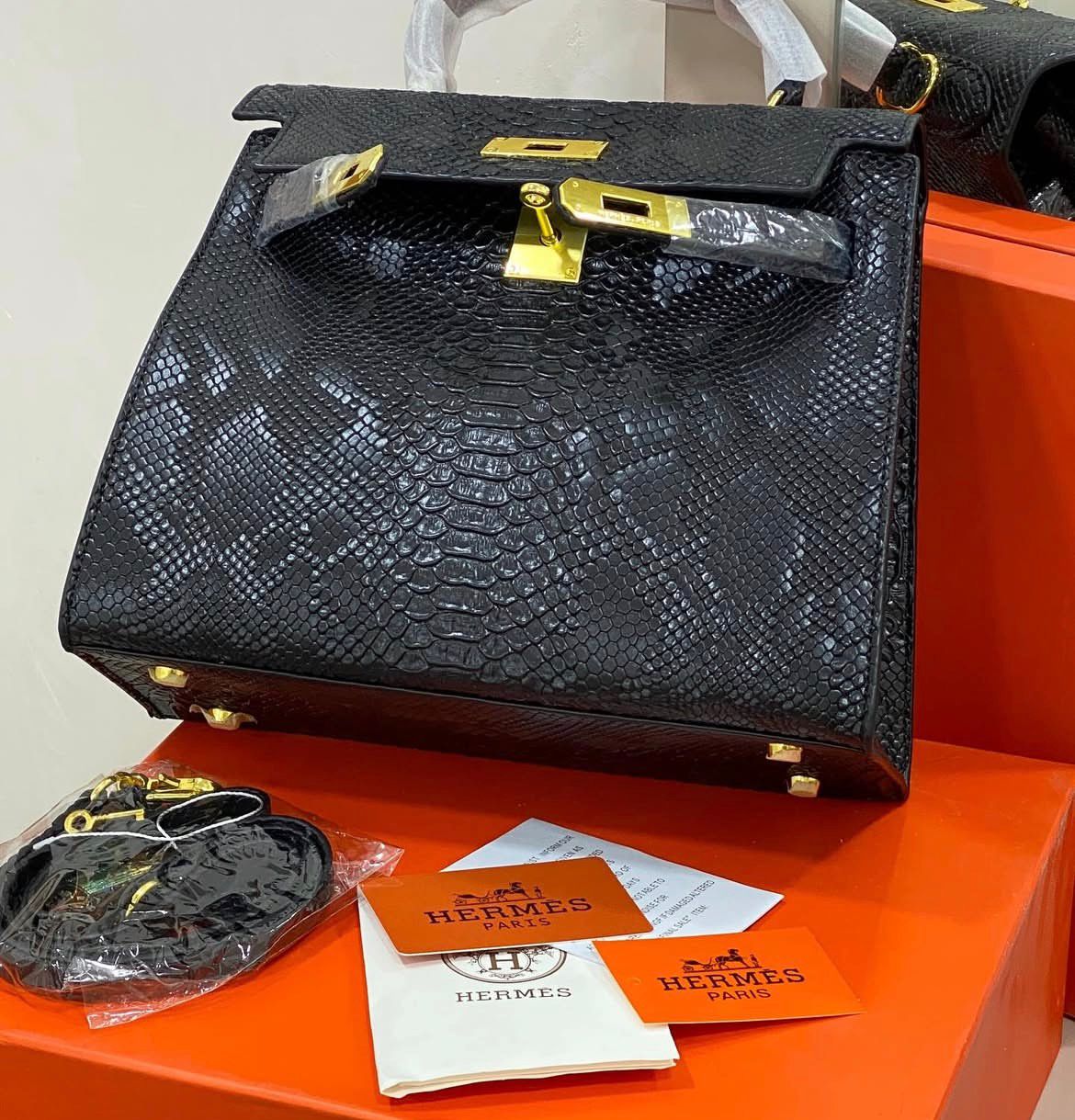 HERMÈS KELLY 28CM – Women Bag | Crocodile Leather with Palladium Hardware (Black)