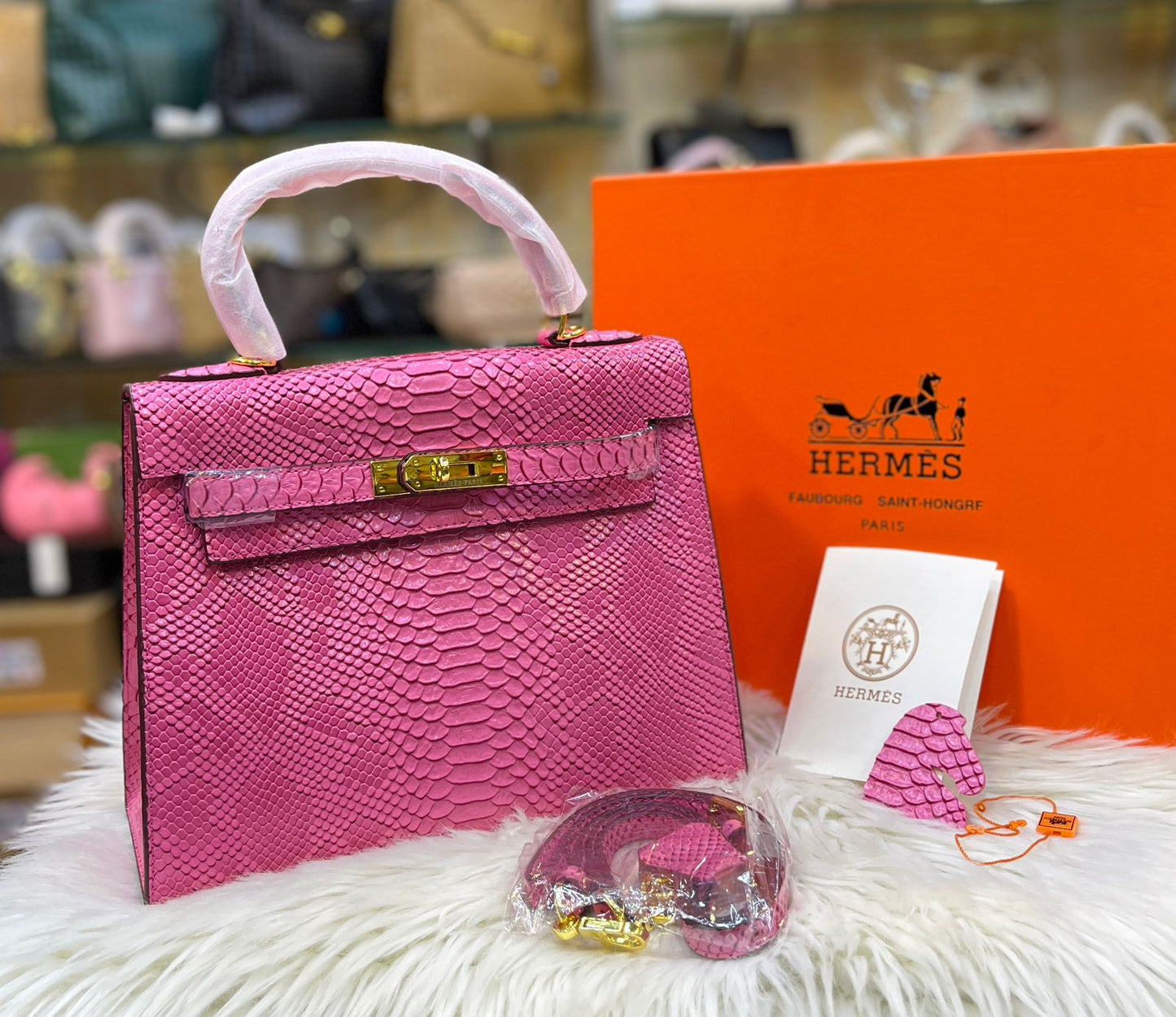 HERMÈS KELLY 28CM – Women Bag | Crocodile Leather with Palladium Hardware (Pink)