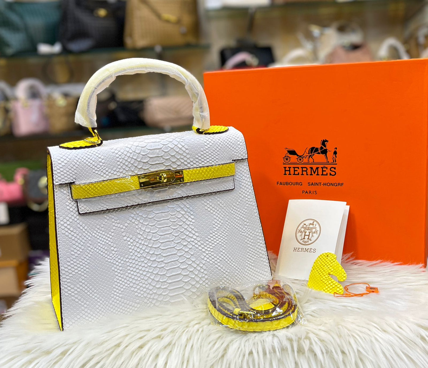 HERMÈS KELLY 28CM – Women Bag | Crocodile Leather with Palladium Hardware (White)