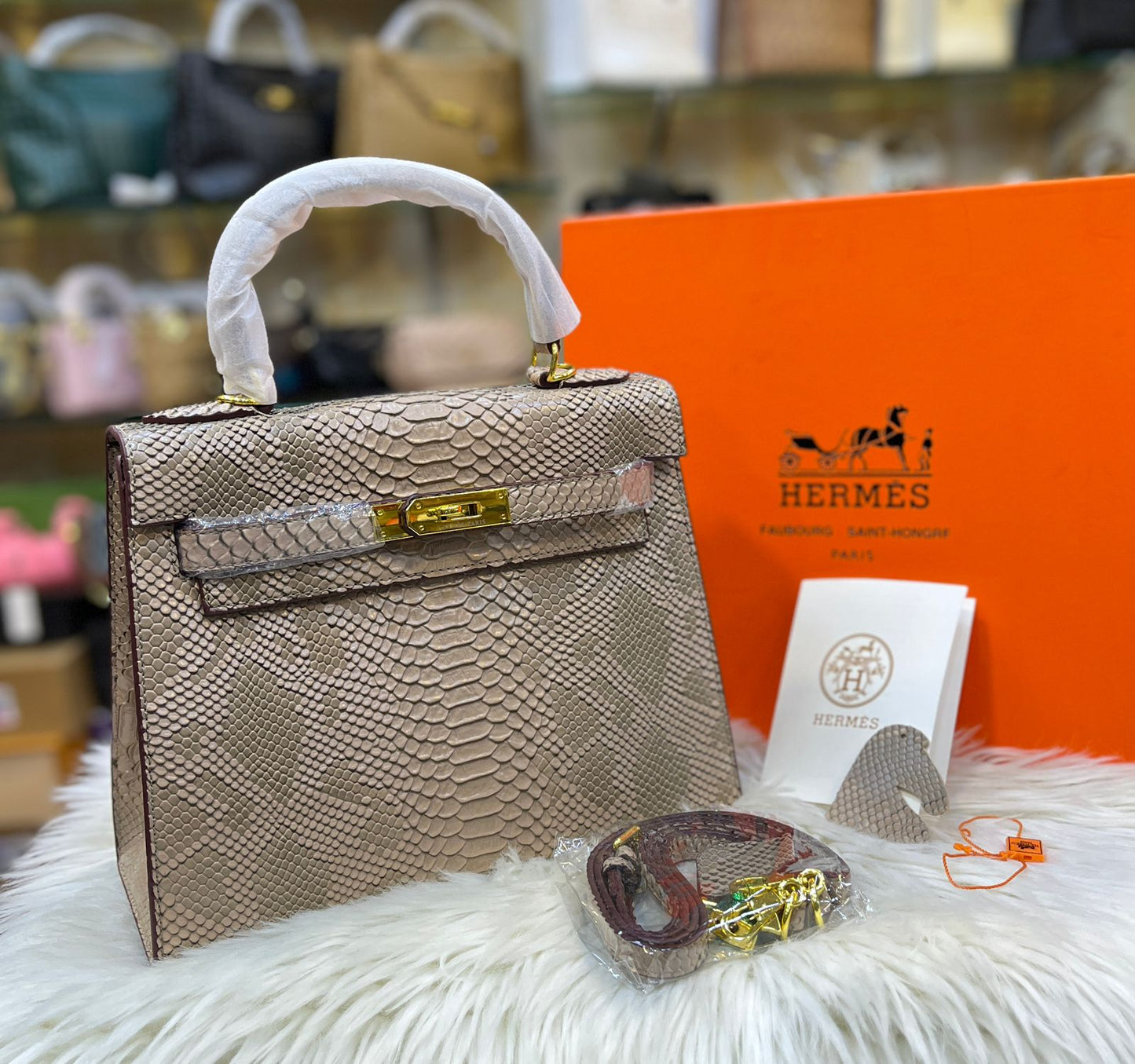 HERMÈS KELLY 28CM – Women Bag | Crocodile Leather with Palladium Hardware (Coffee Beige)