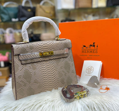 HERMÈS KELLY 28CM – Women Bag | Crocodile Leather with Palladium Hardware (Coffee Beige)