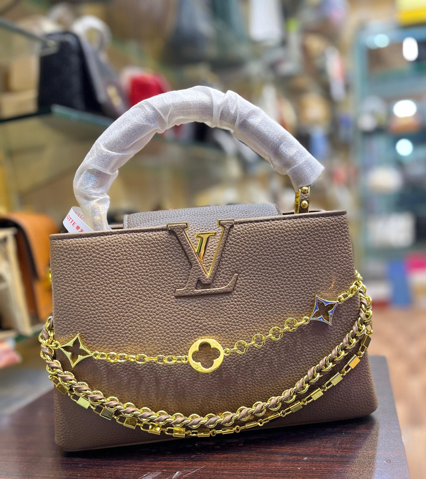 LOUIS VUITTON Capucines Big Women Bag – Premium Taurillon Leather | With Magnetic Box & Dust Bag (Beige)