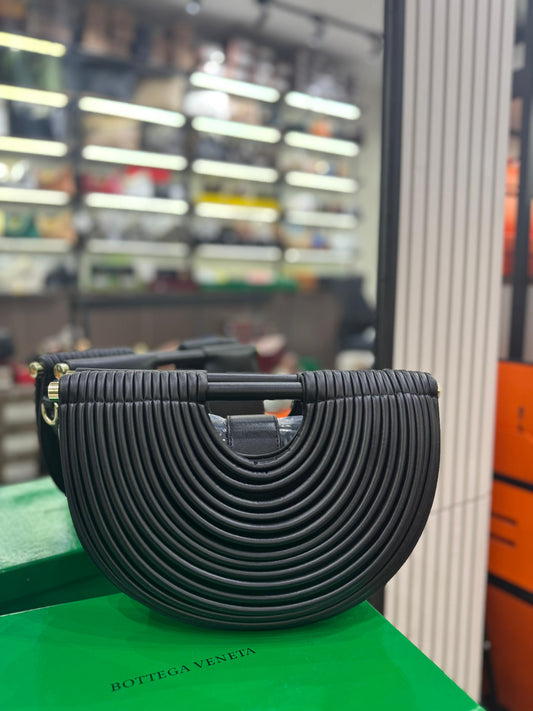 Bottega Veneta Noodle Bag – Premium Quality (Black)