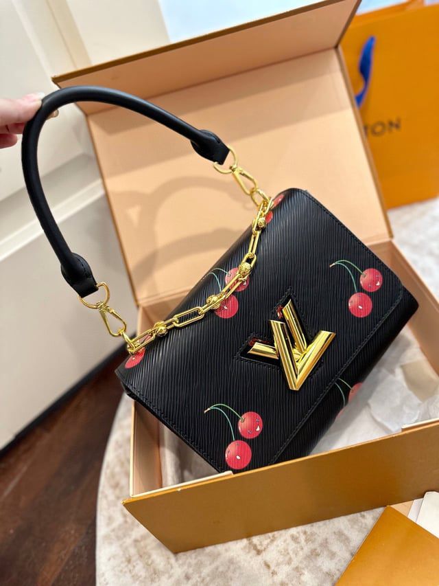 Louis Vuitton x Murakami – LV x TM Twist MM Crossbody Bag (Black)