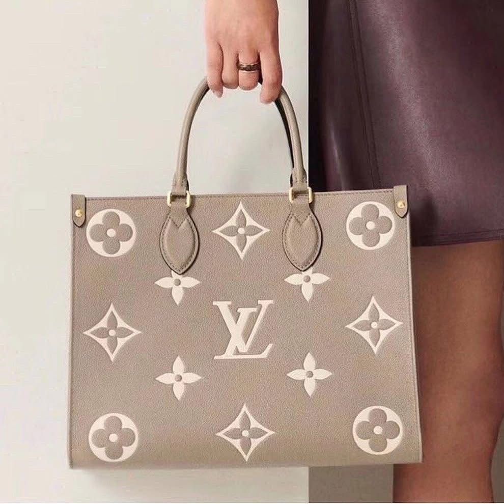 LOUIS VUITTON – ONTHEGO MM TOTE BAG (Beige)
