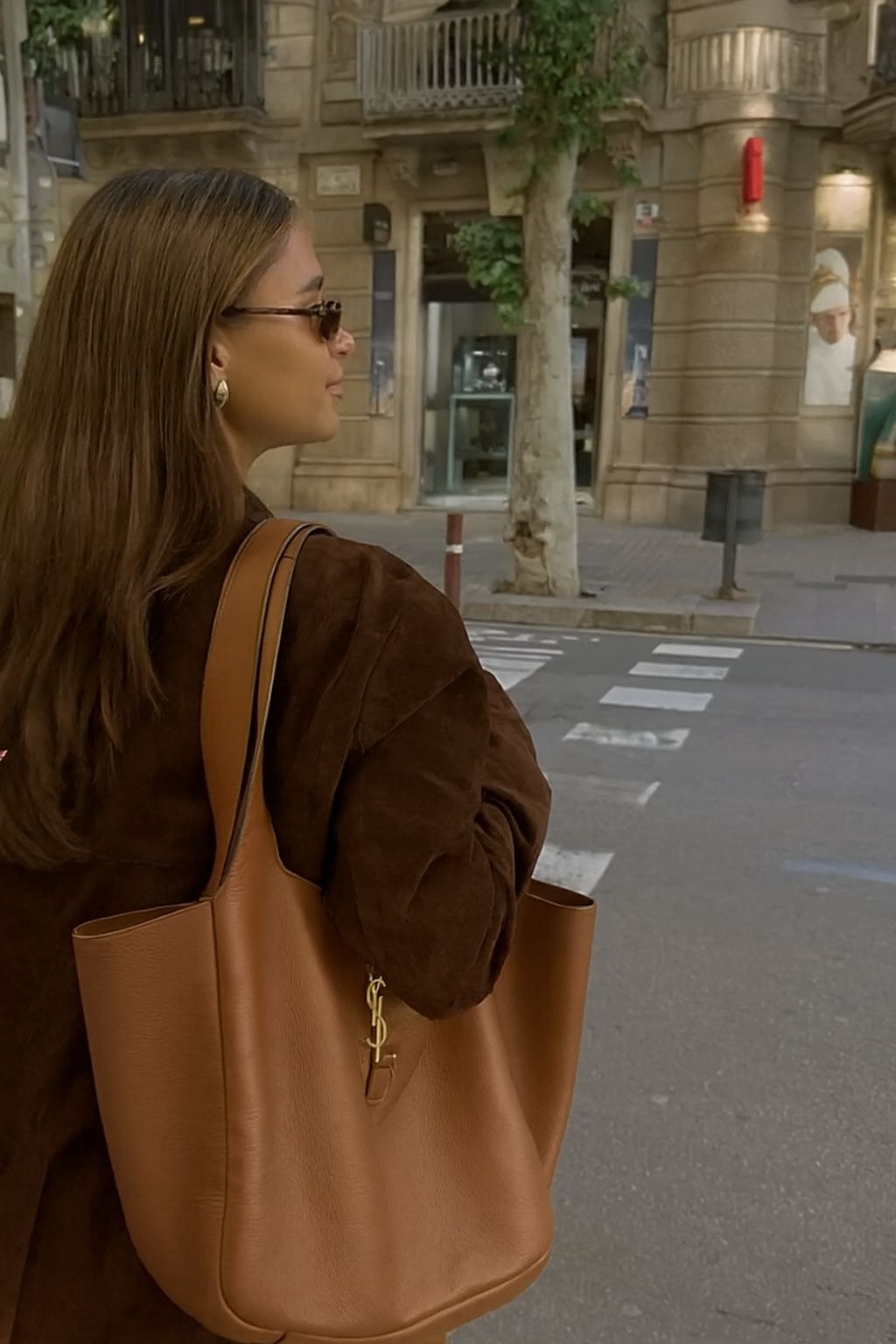 YVES SAINT LAURENT LE 5 À 7 BEA TOTE – Women Bag (Brown)