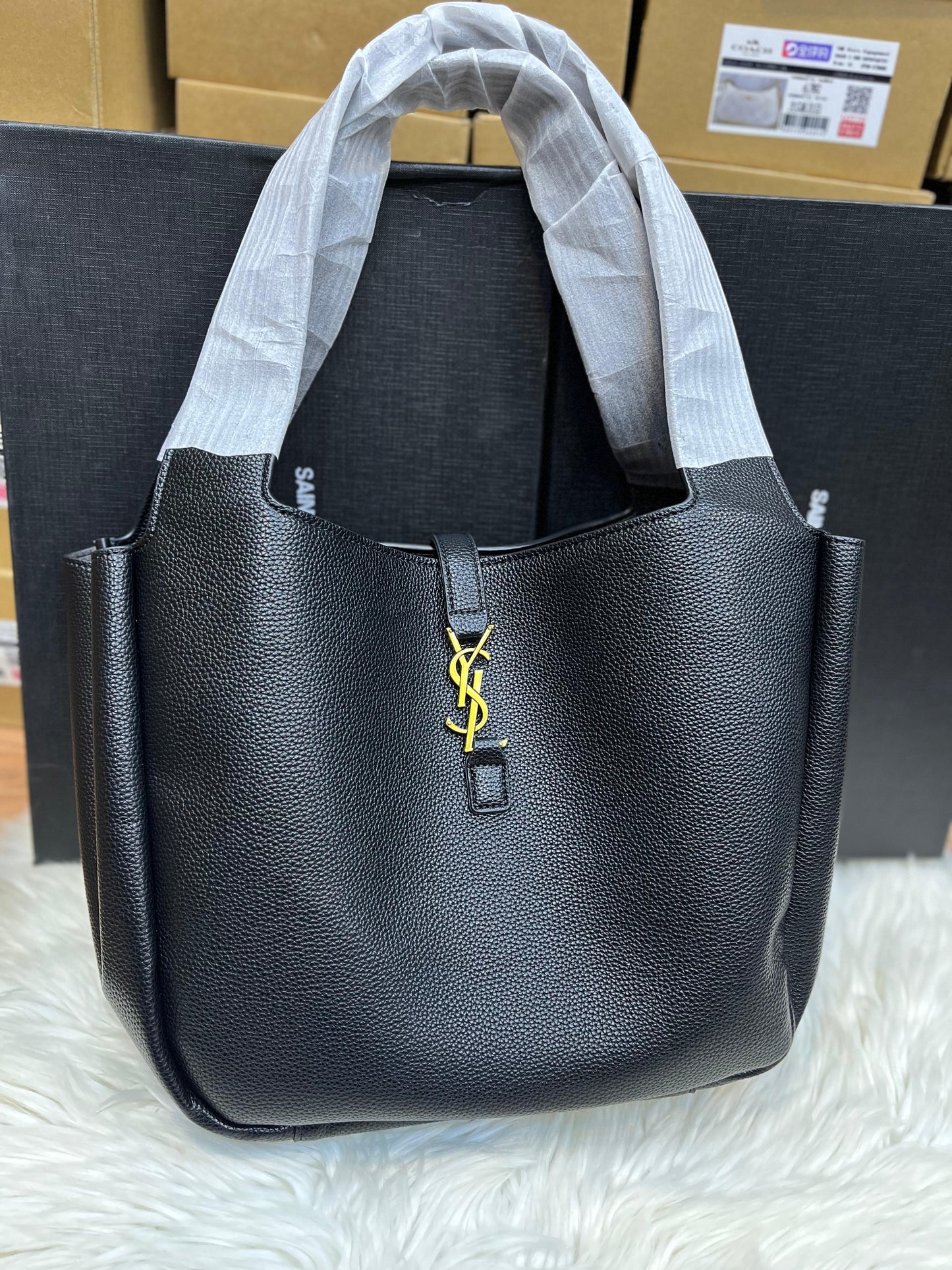 YVES SAINT LAURENT LE 5 À 7 BEA TOTE – Women Bag (Black)