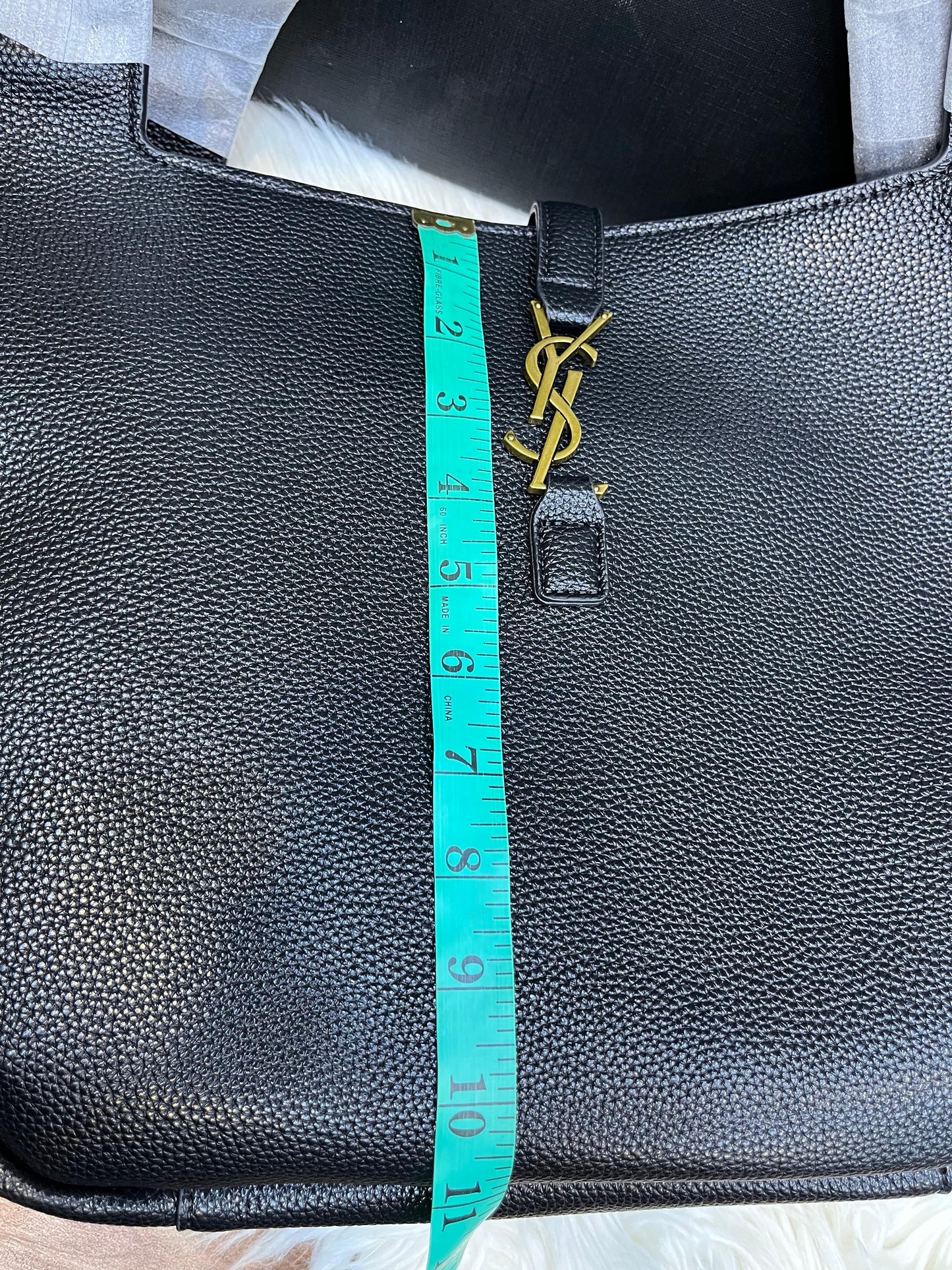 YVES SAINT LAURENT LE 5 À 7 BEA TOTE – Women Bag (Black)