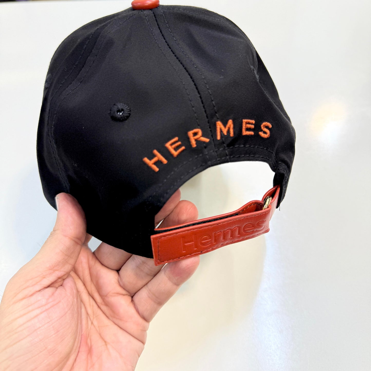 Hermès Branded Cap – Premium Quality Unisex Cap (One Size Fits All)