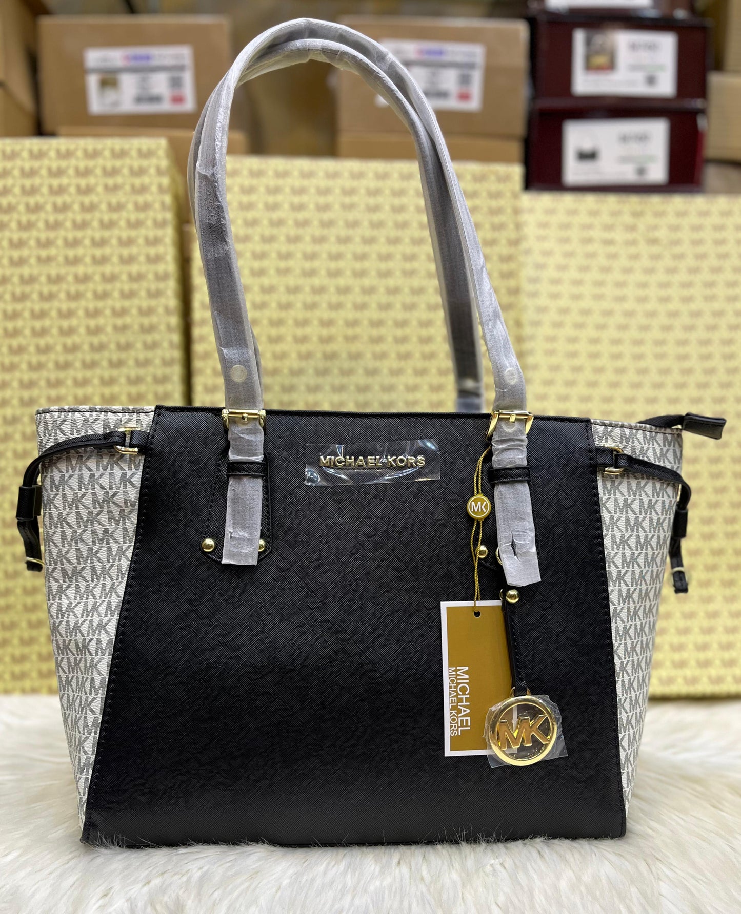 MICHAEL KORS VOYAGER MEDIUM LOGO TOTE – Women Bag (Black & White)