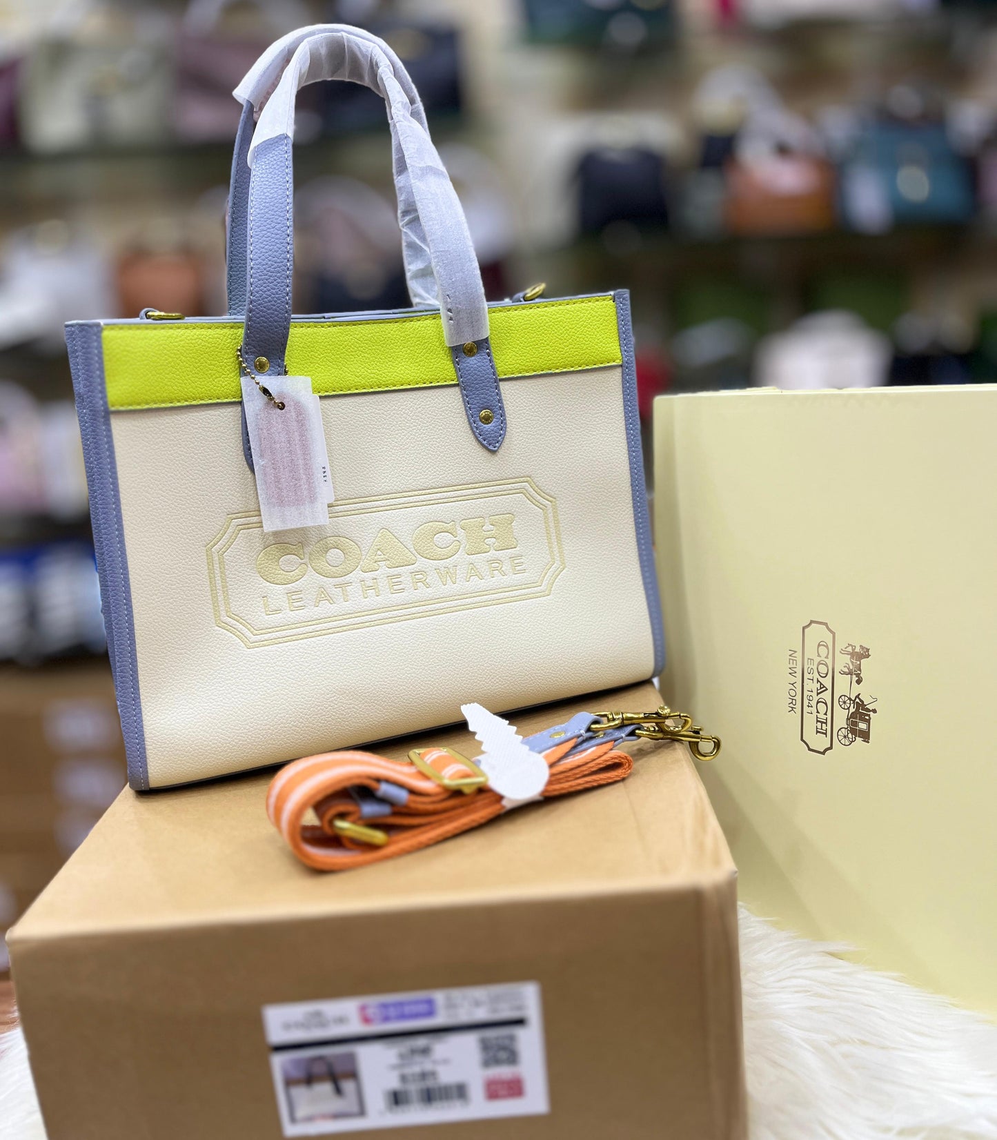 C-O-A-C-H FIELD TOTE 30 COLORBLOCK WITH BADGE – Women Bag (White with Yellow)