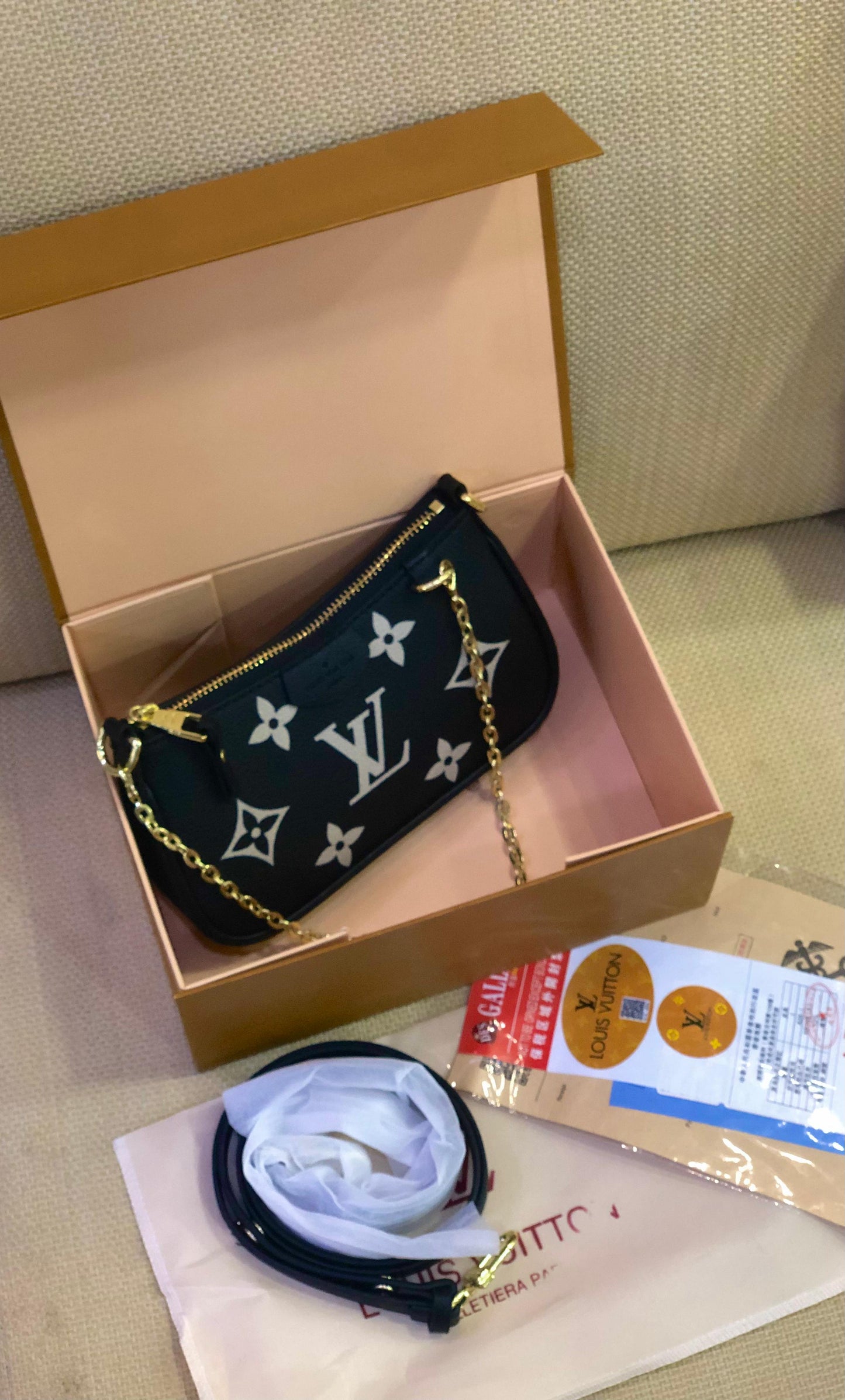 L-O-U-I-S V-U-I-T-T-O-N MASTER COPY PREMIUM – Women Bag (Black)