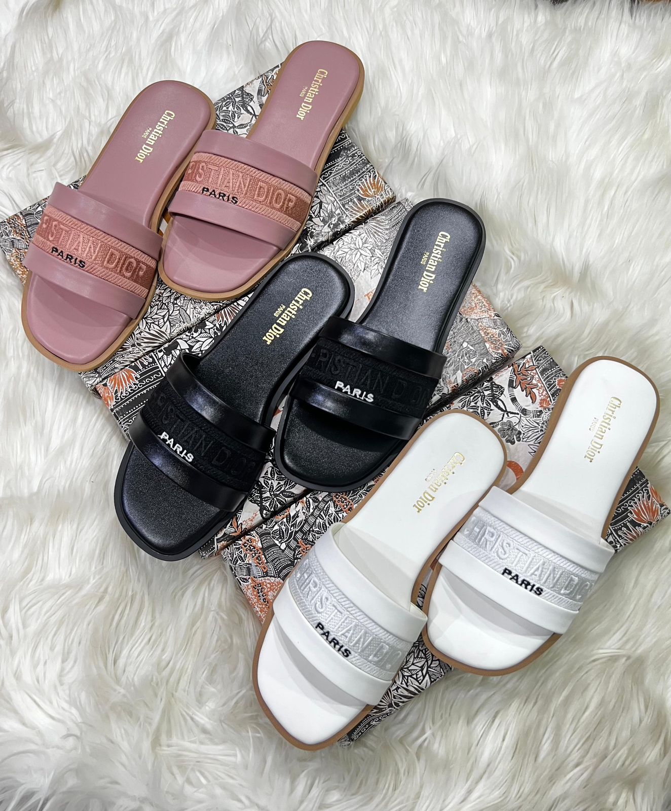 D-I-O-R Flats – Easy & Comfortable Women Footwear | Black