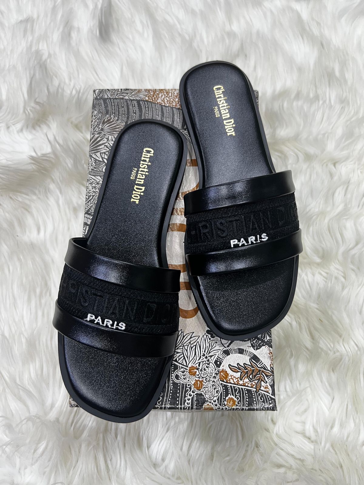 D-I-O-R Flats – Easy & Comfortable Women Footwear | Black