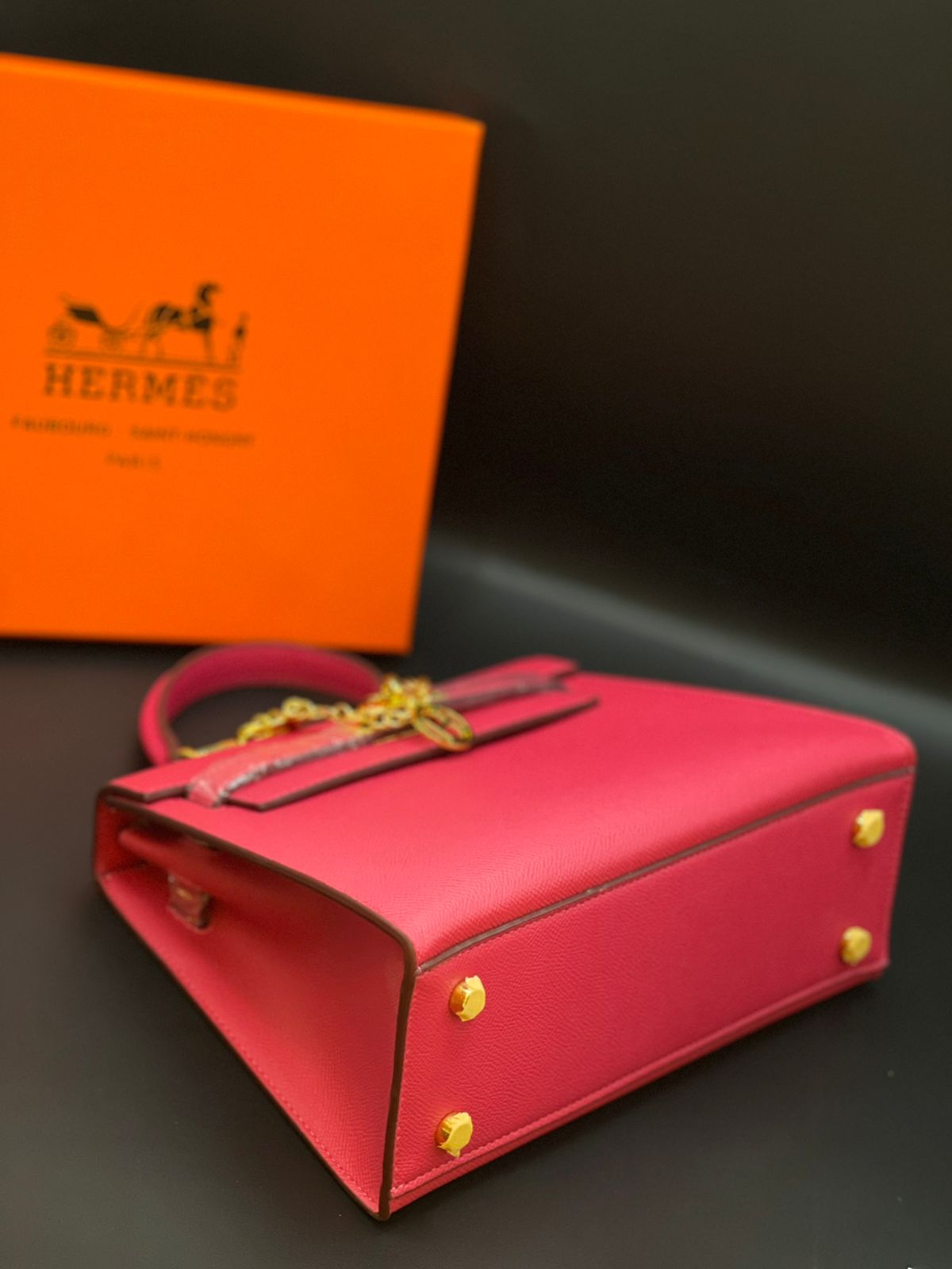 H-E-R-M-È-S Kelly Luxury Structured Top Handle Women Bag With Charm – Premium Edition (Pink)