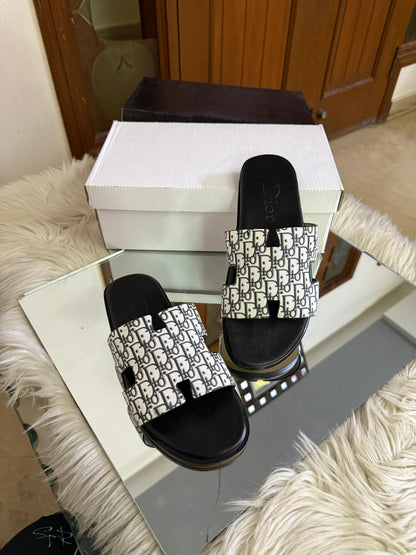 D-I-O-R Luxury Unisex Slippers – Premium Edition | (White)