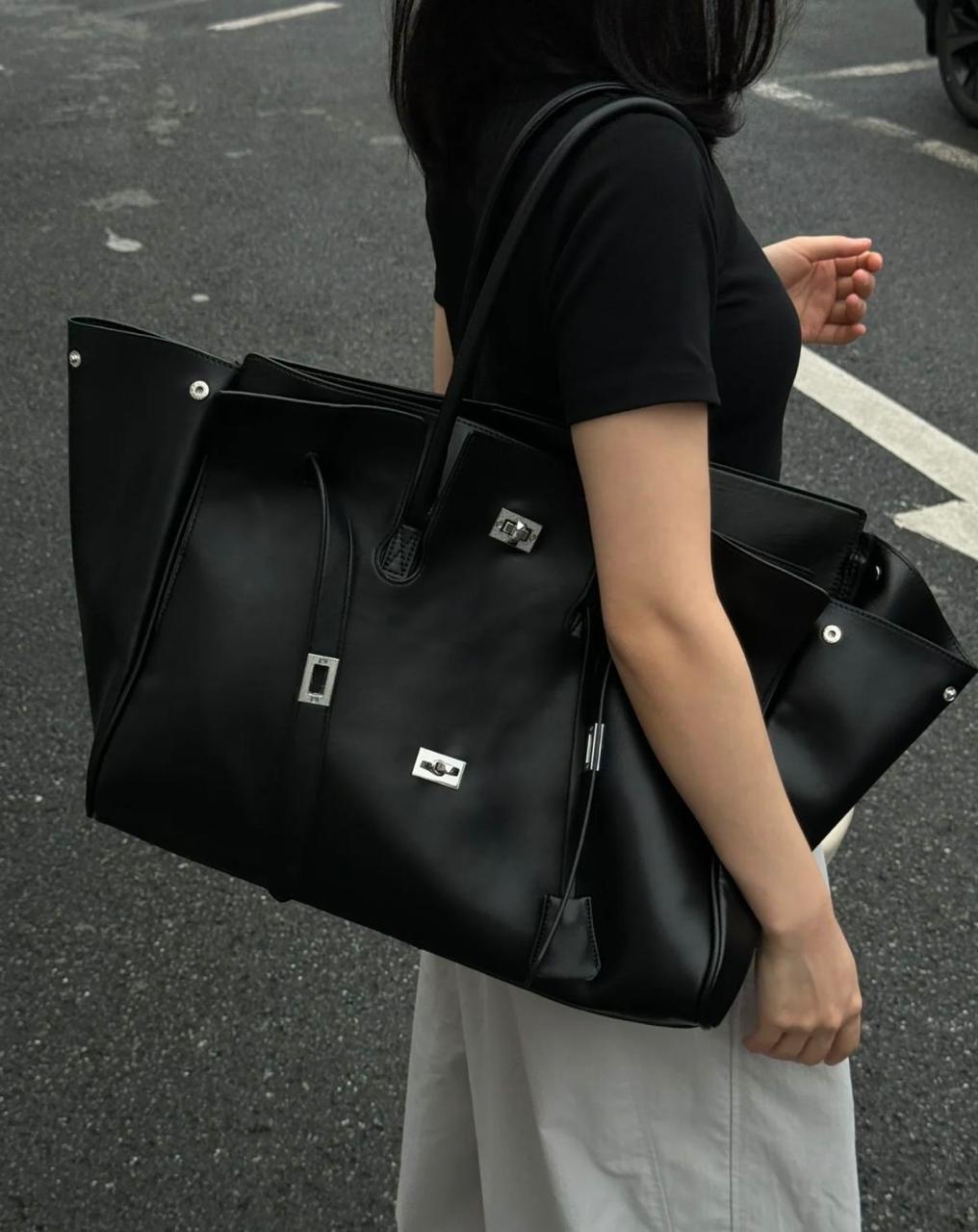 B-A-L-E-N-C-I-A-G-A Luxury Bel Air Carry Women Bag – Premium Edition (Black)