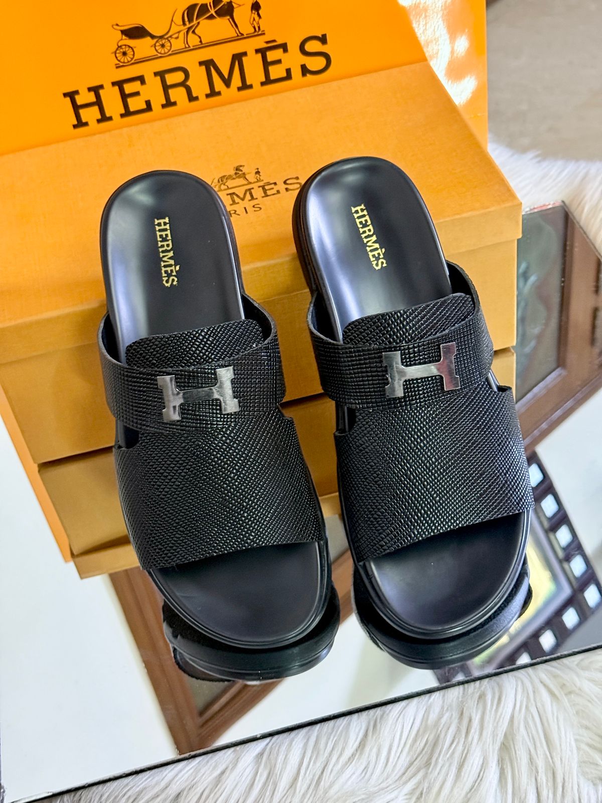 H-E-R-M-È-S Unisex Slippers – Premium Comfort Style (Black)