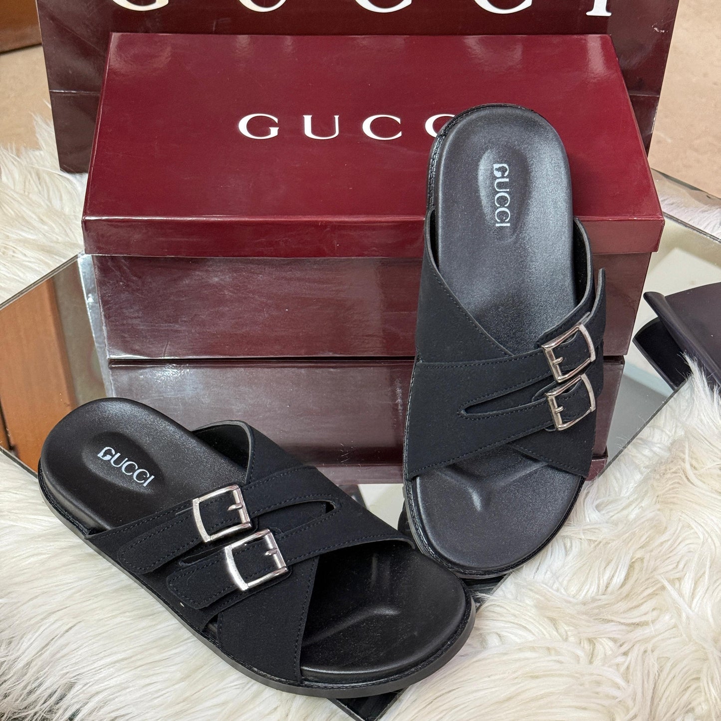 G-U-C-C-I Unisex Slippers – Stylish Comfort Edition (Black)