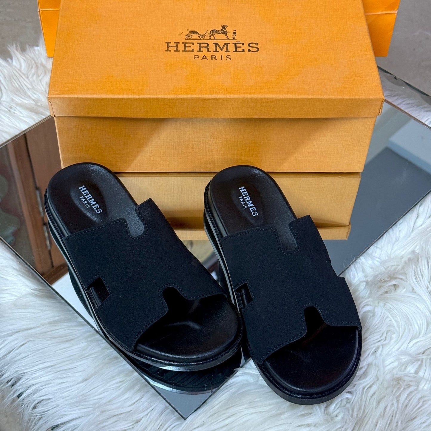 H-E-R-M-È-S Izmir Unisex Slippers – Stylish Comfort Edition (Black)