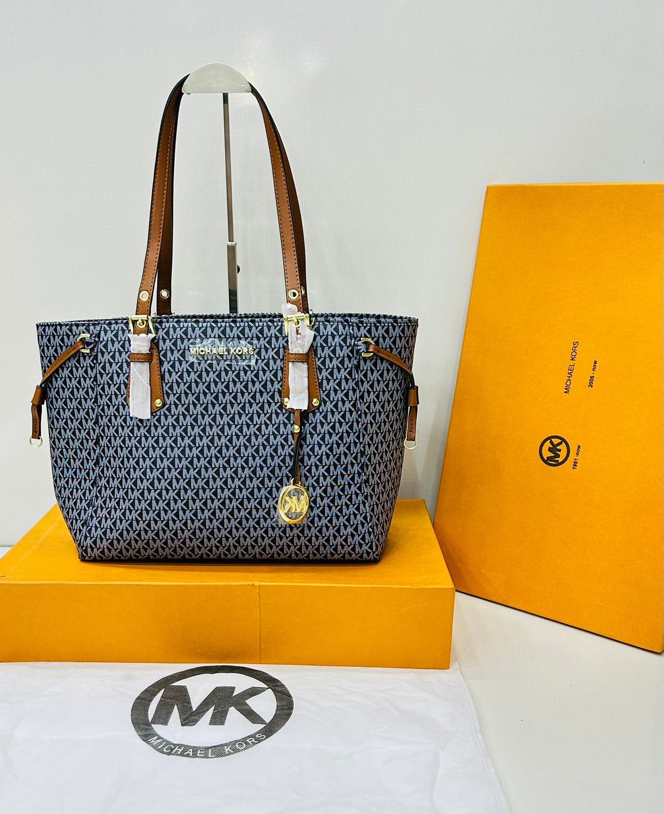 M-I-C-H-A-E-L K-O-R-S Women Bag – AAA Master Quality Edition (Black/Brown)