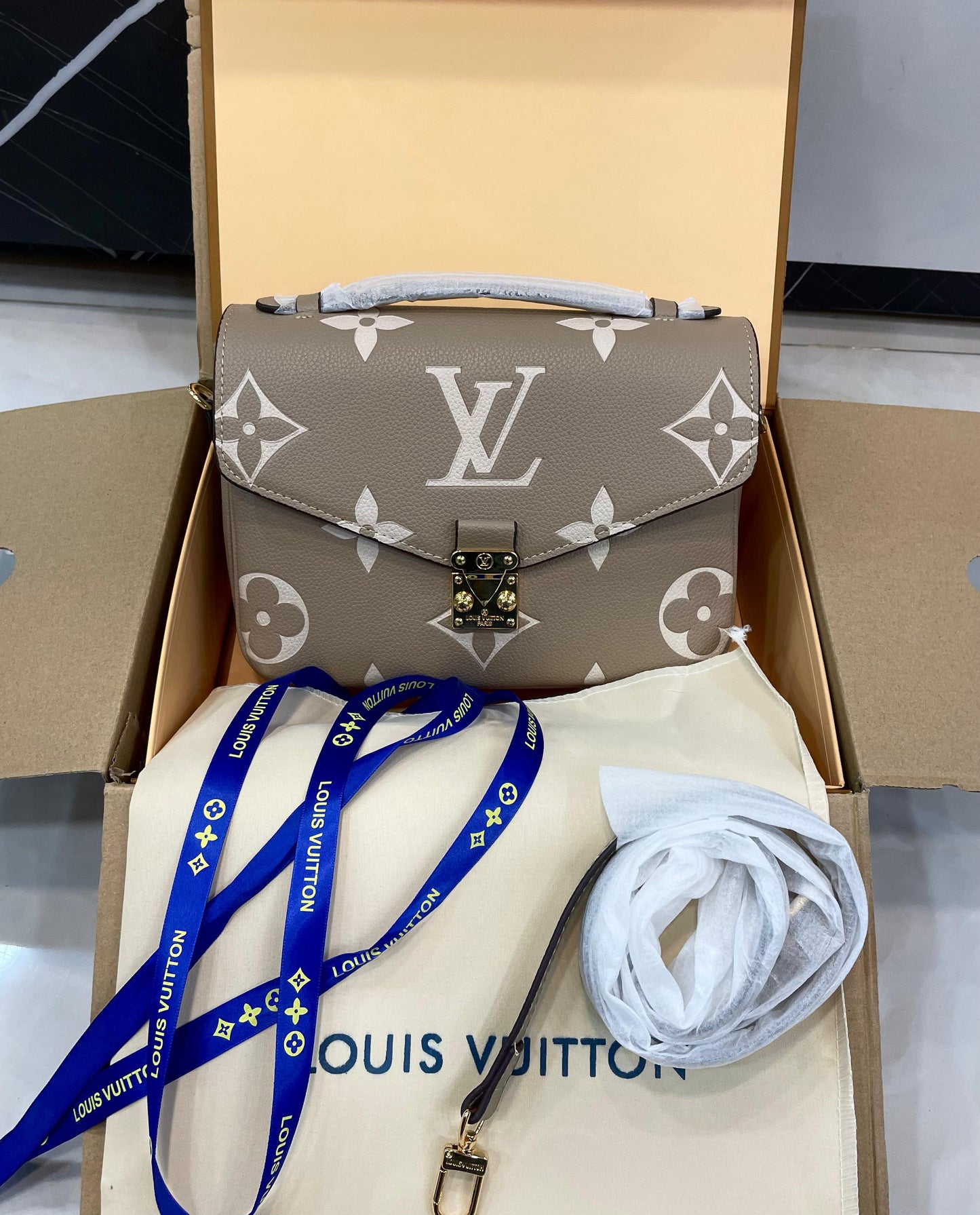 L-O-U-I-S V-U-I-T-T-O-N Women Bag – Master High Quality Edition (Beige-1)