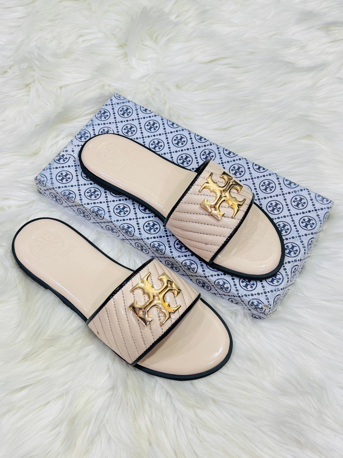 T-O-R-Y B-U-R-C-H Casual Flats – Master Class Edition (Beige/Black)