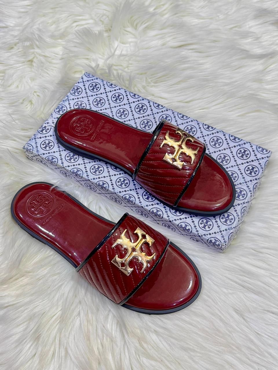 T-O-R-Y B-U-R-C-H Casual Flats – Master Class Edition (Red/Black)
