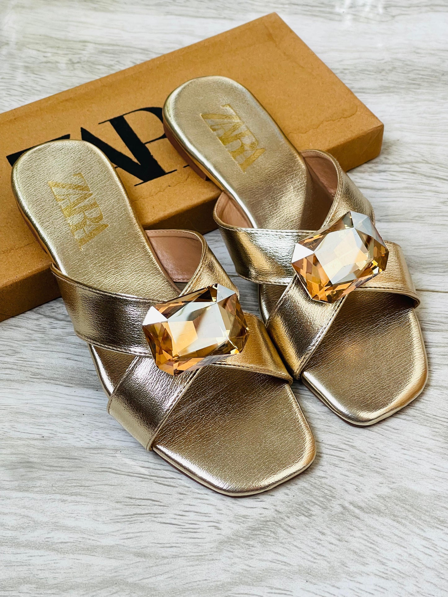 Z-A-R-A Stone Flats – Elegant Women Footwear (Gold)