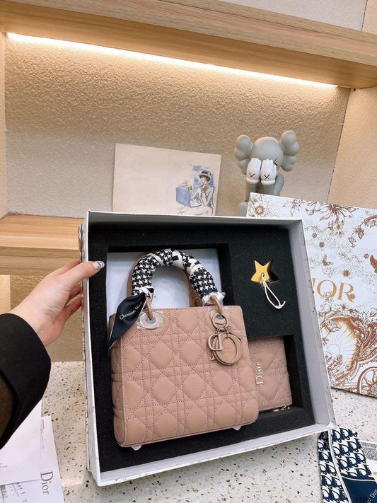 C-H-R-I-S-T-I-A-N L-A-D-Y D-I-O-R Gift Box Set – Premium Edition (Peach)