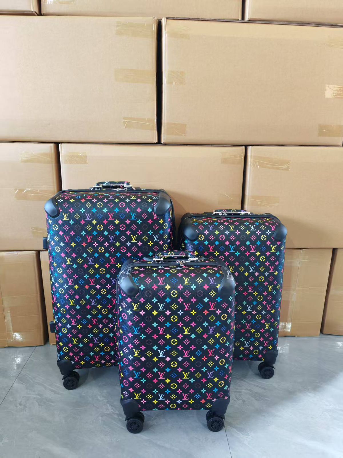 L-O-U-I-S V-U-I-T-T-O-N Branded Trolley Bag Sets – Travel Collection (Design-2)