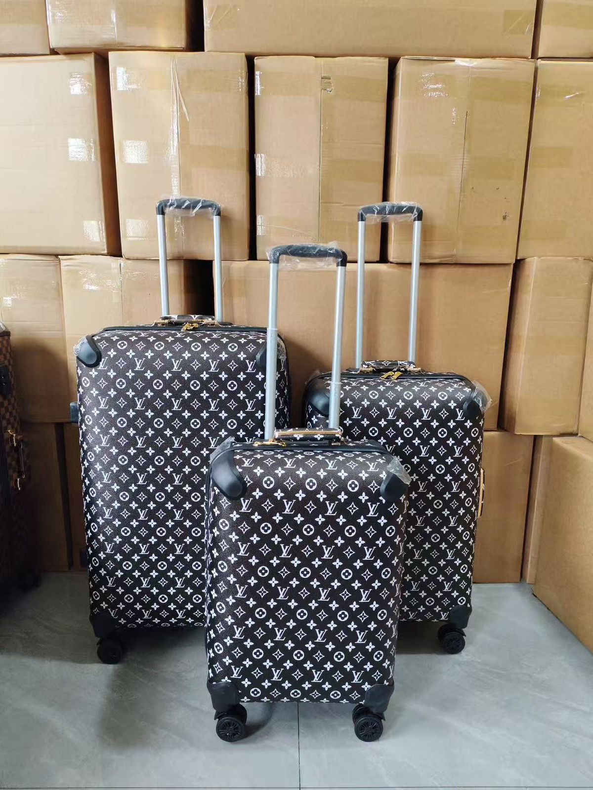 L-O-U-I-S V-U-I-T-T-O-N Branded Trolley Bag Sets – Travel Collection (Design-1)