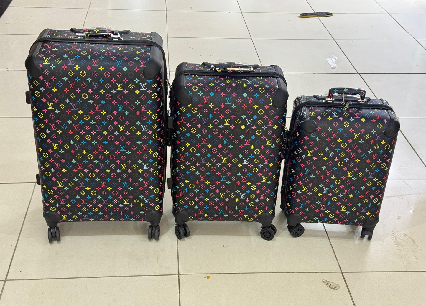 L-O-U-I-S V-U-I-T-T-O-N Branded Trolley Bag Sets – Travel Collection (Design-2)