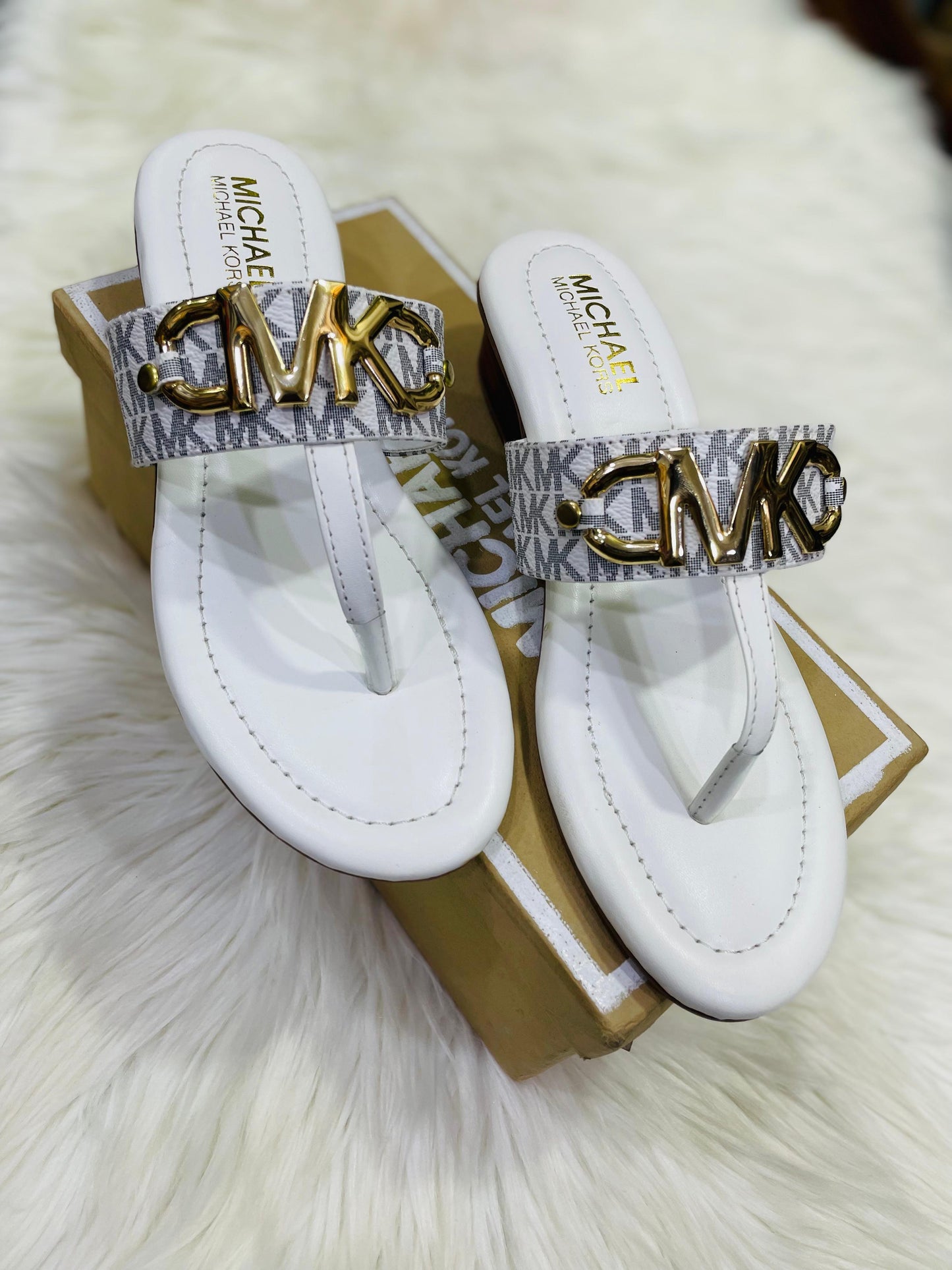 M-I-C-H-A-E-L K-O-R-S Flats – Elegant Women Footwear (White)