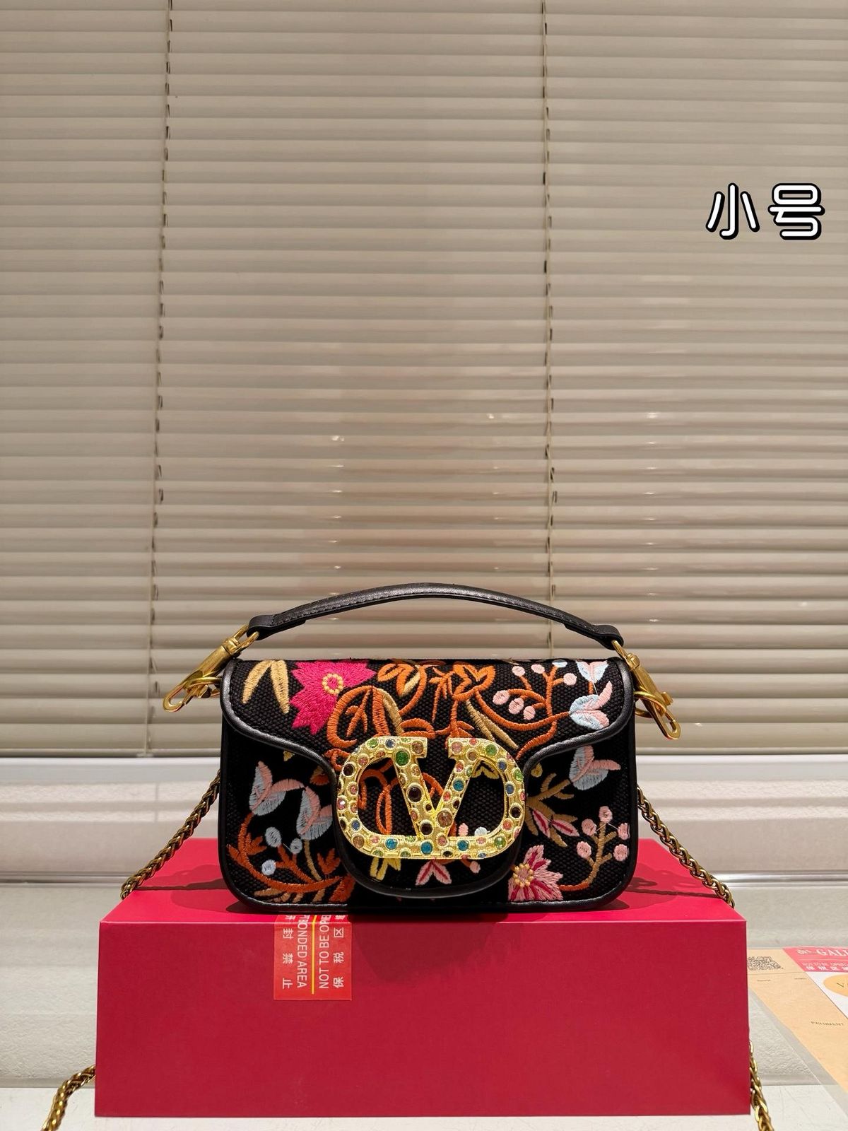 V-A-L-E-N-T-I-N-O G-A-R-A-V-A-N-I Locò Small Jewel VLogo Convertible Women Bag – Super Premium Edition (Black)