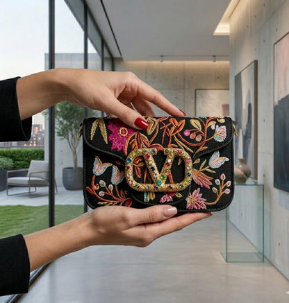 V-A-L-E-N-T-I-N-O G-A-R-A-V-A-N-I Locò Small Jewel VLogo Convertible Women Bag – Super Premium Edition (Black)