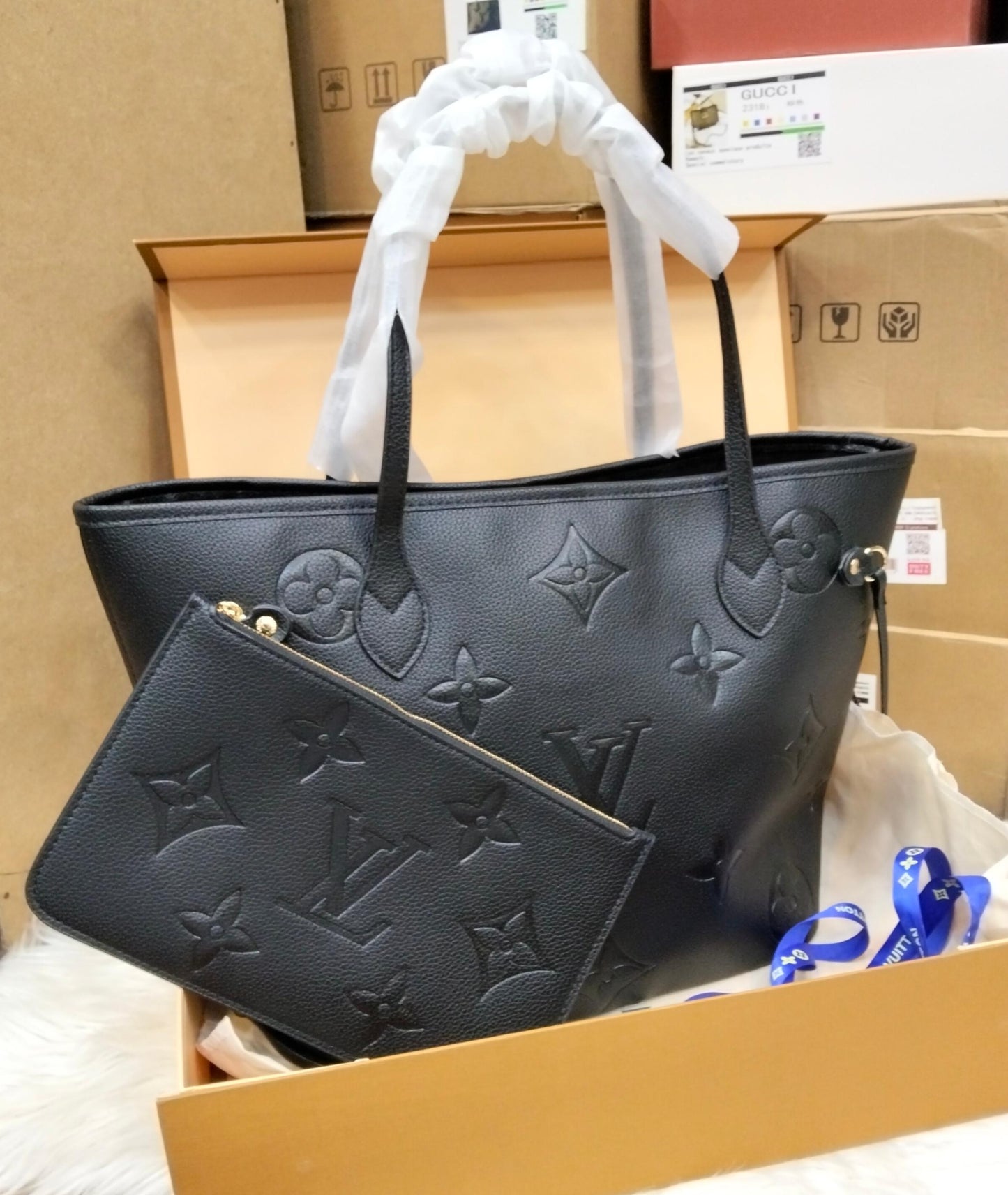 L-O-U-I-S V-U-I-T-T-O-N Neverfull MM Women Bag – Classic Edition (Black)